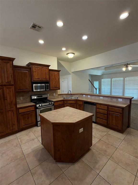 2721 W Quinton Street Property Photo 3