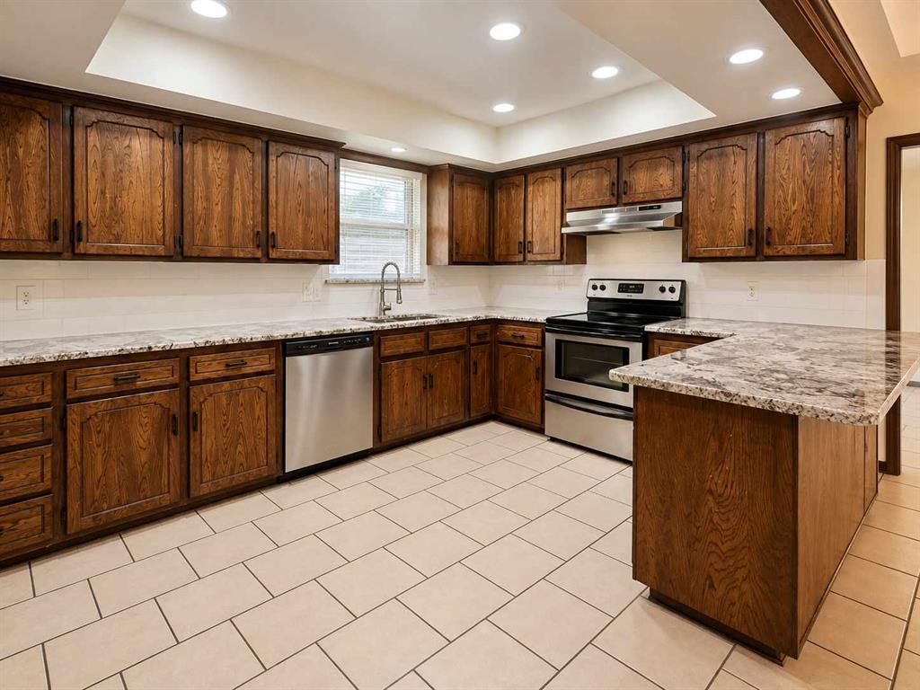 10204 Exter Avenue Property Photo 5