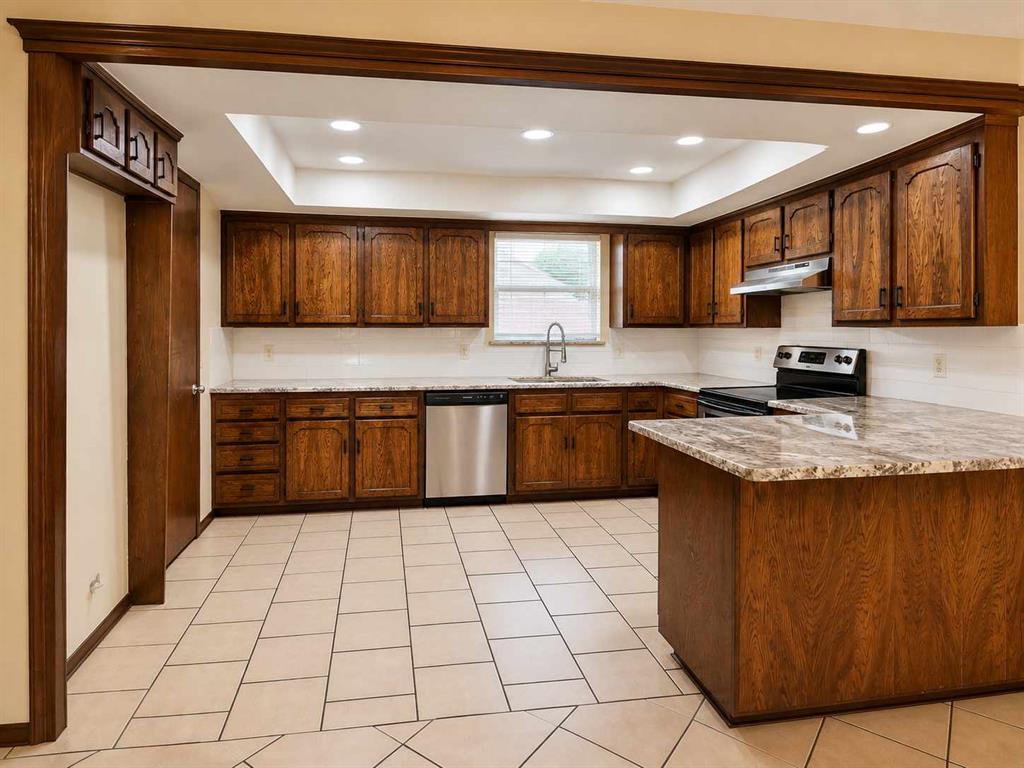10204 Exter Avenue Property Photo 6