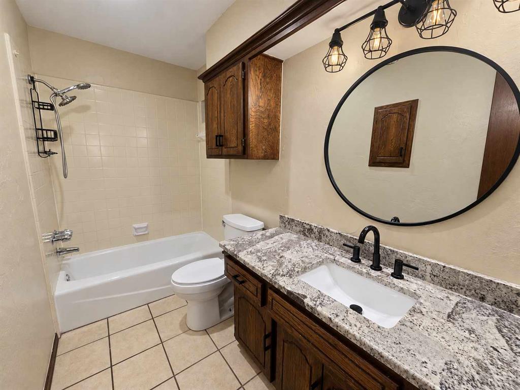 10204 Exter Avenue Property Photo 7