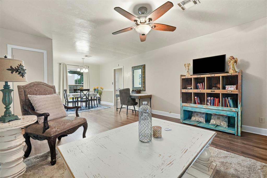 220 Davis Boulevard Property Photo 7