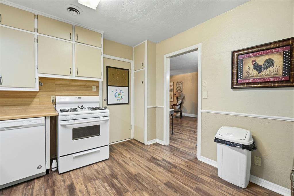 220 Davis Boulevard Property Photo 10