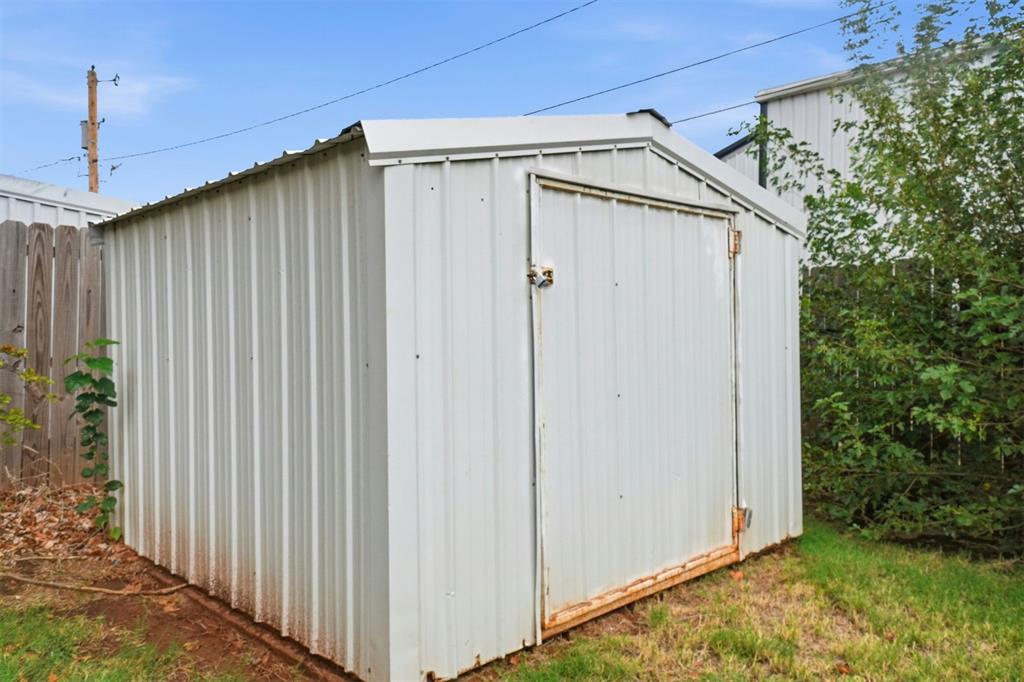 220 Davis Boulevard Property Photo 26