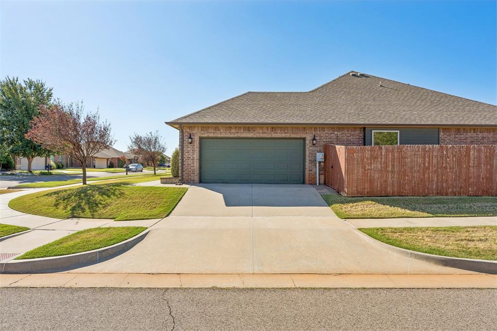 15925 Burkett Circle Property Photo 5
