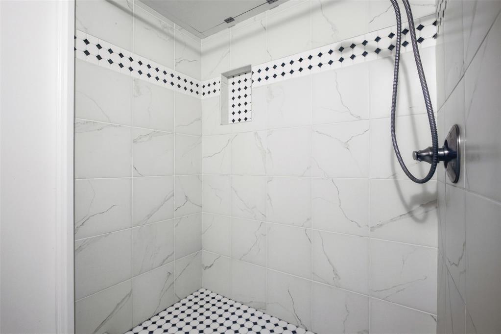 6100 N Brookline Avenue 3 Property Photo 8