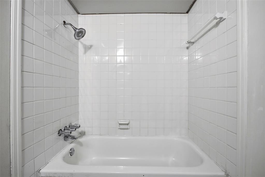 6100 N Brookline Avenue 3 Property Photo 11