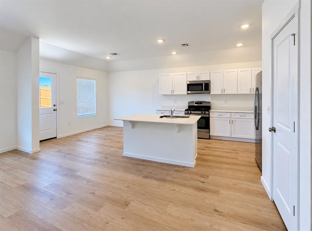 16313 Maroon Drive Property Photo 3
