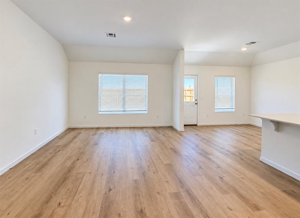 16313 Maroon Drive Property Photo 4