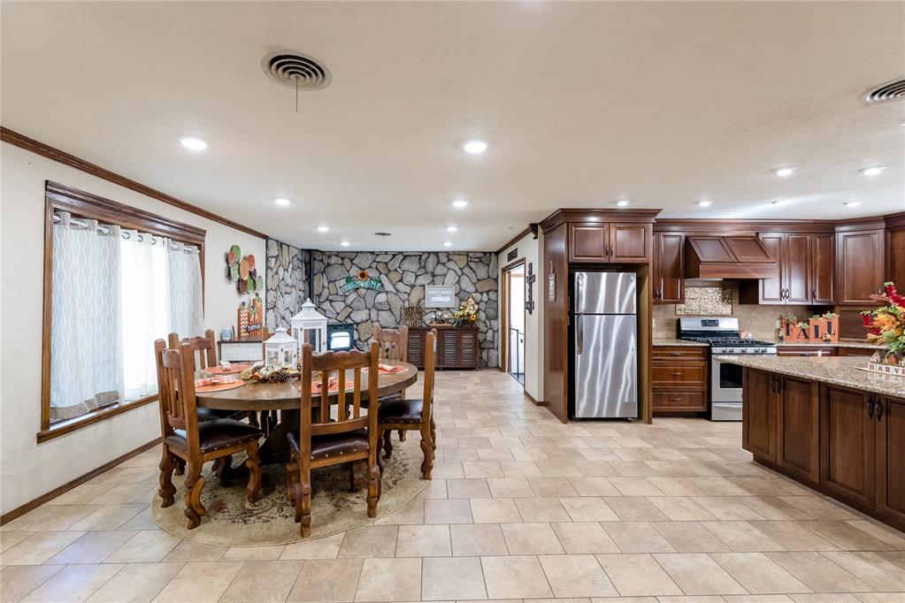 903 S Cearlock Avenue Property Photo 4