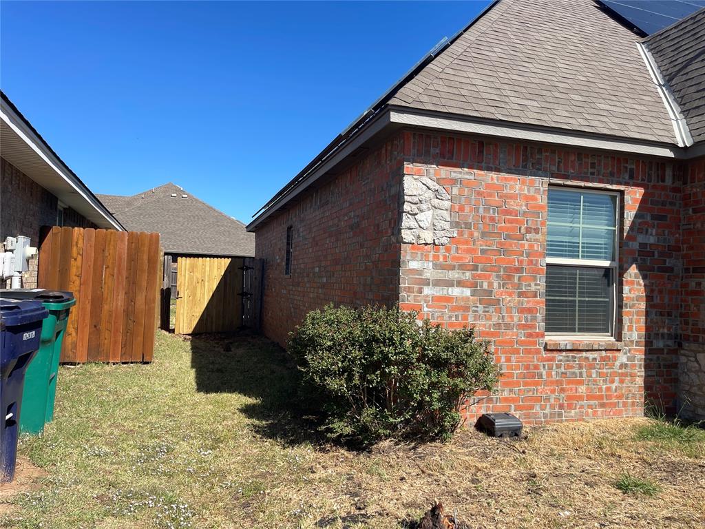 14717 S Broadway Avenue Property Photo 4