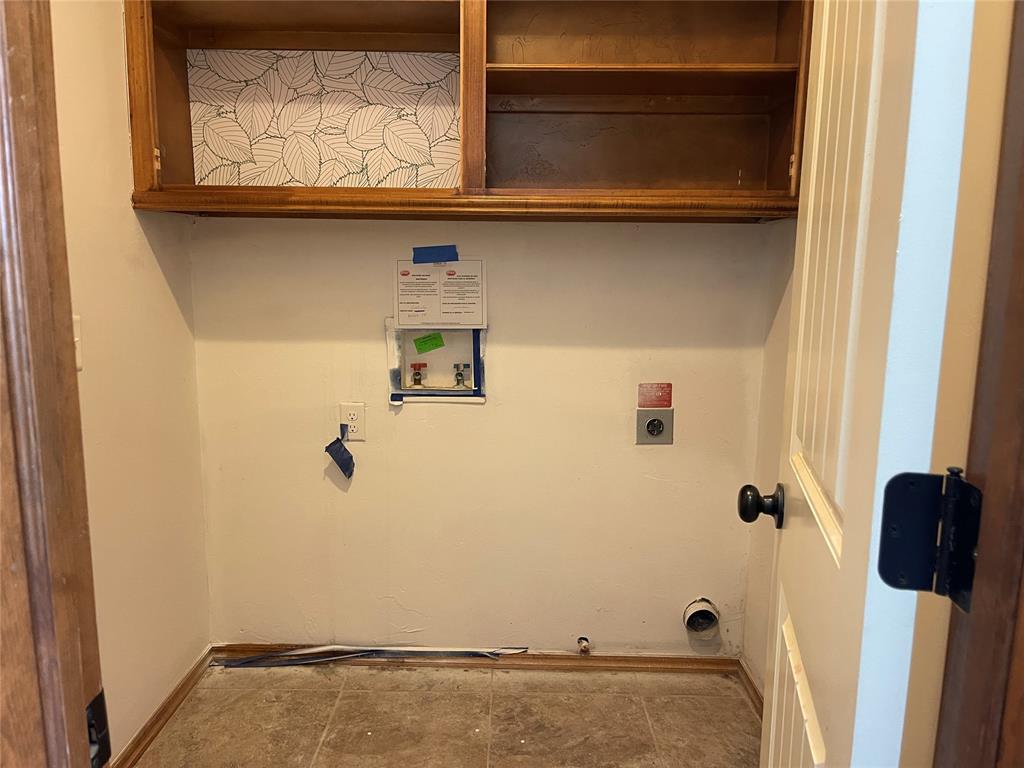 14717 S Broadway Avenue Property Photo 12