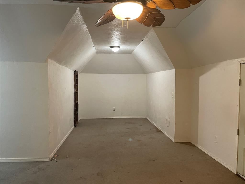 14717 S Broadway Avenue Property Photo 15