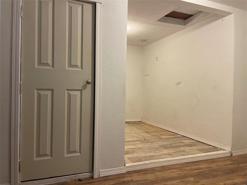 14717 S Broadway Avenue Property Photo 16