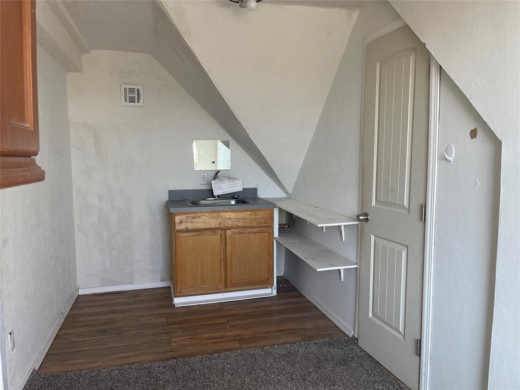 14717 S Broadway Avenue Property Photo 19