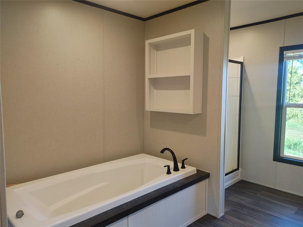 4001 N Oak Grove Road Property Photo 3