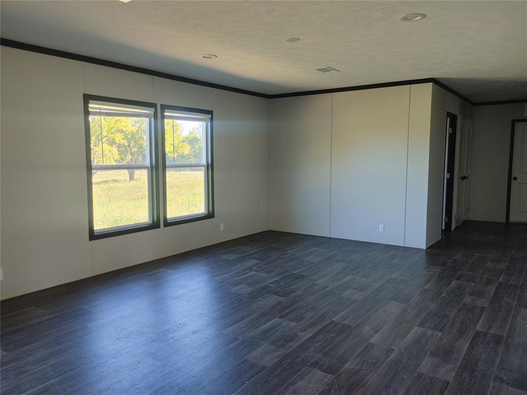 4001 N Oak Grove Road Property Photo 4