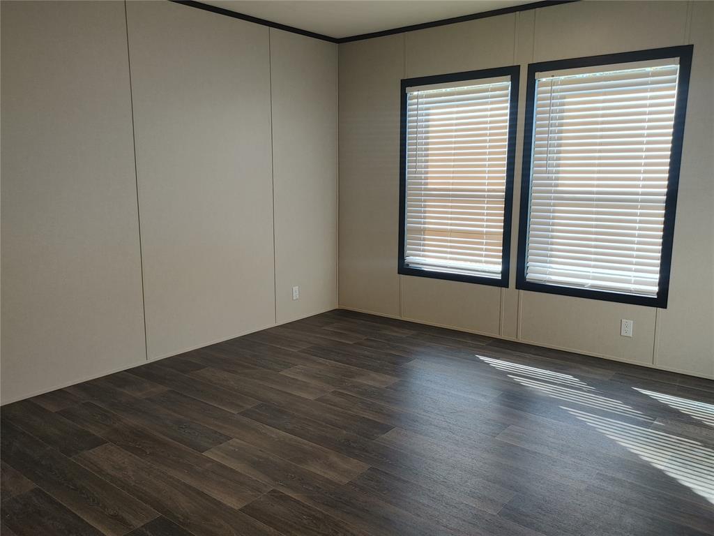 4001 N Oak Grove Road Property Photo 7