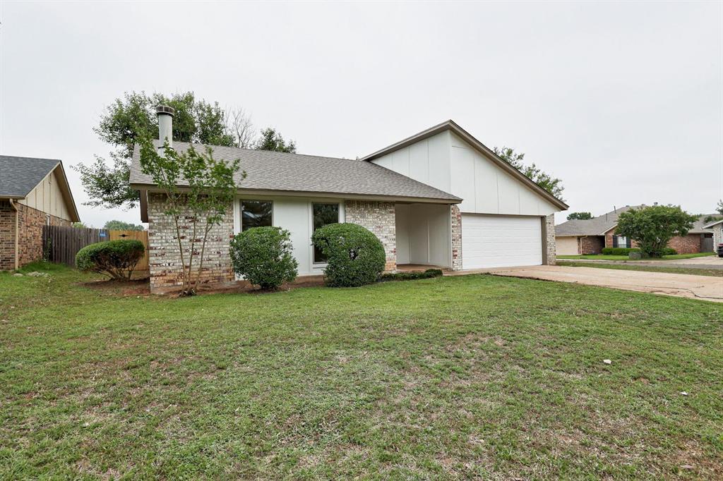 2712 Clover Glen Drive Property Photo 3