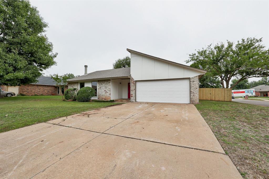 2712 Clover Glen Drive Property Photo 4