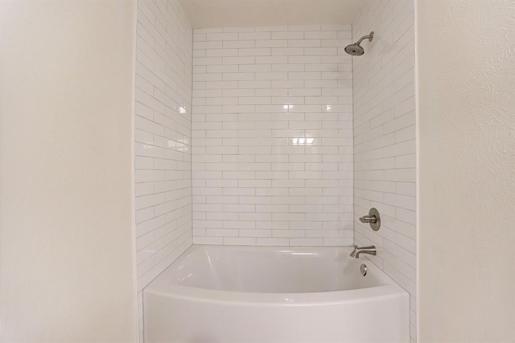 2712 Clover Glen Drive Property Photo 30