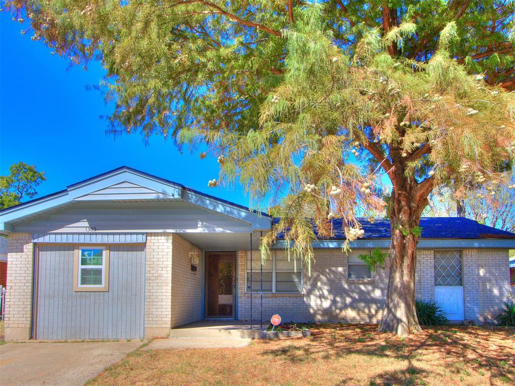 1305 Juniper Circle Property Photo 3
