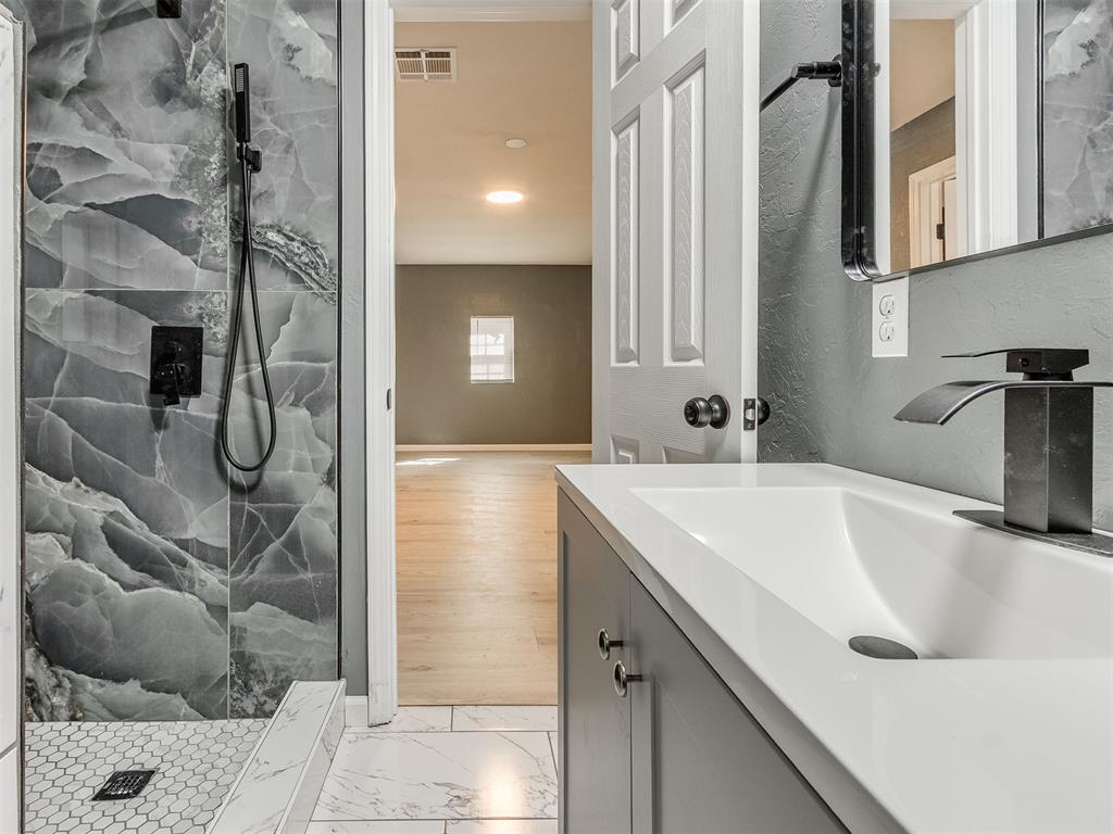 1305 Juniper Circle Property Photo 9