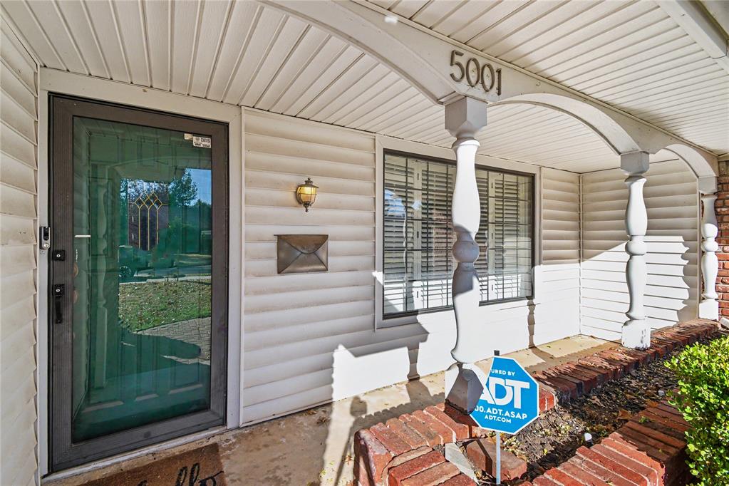 5001 N Vermont Avenue Property Photo 2