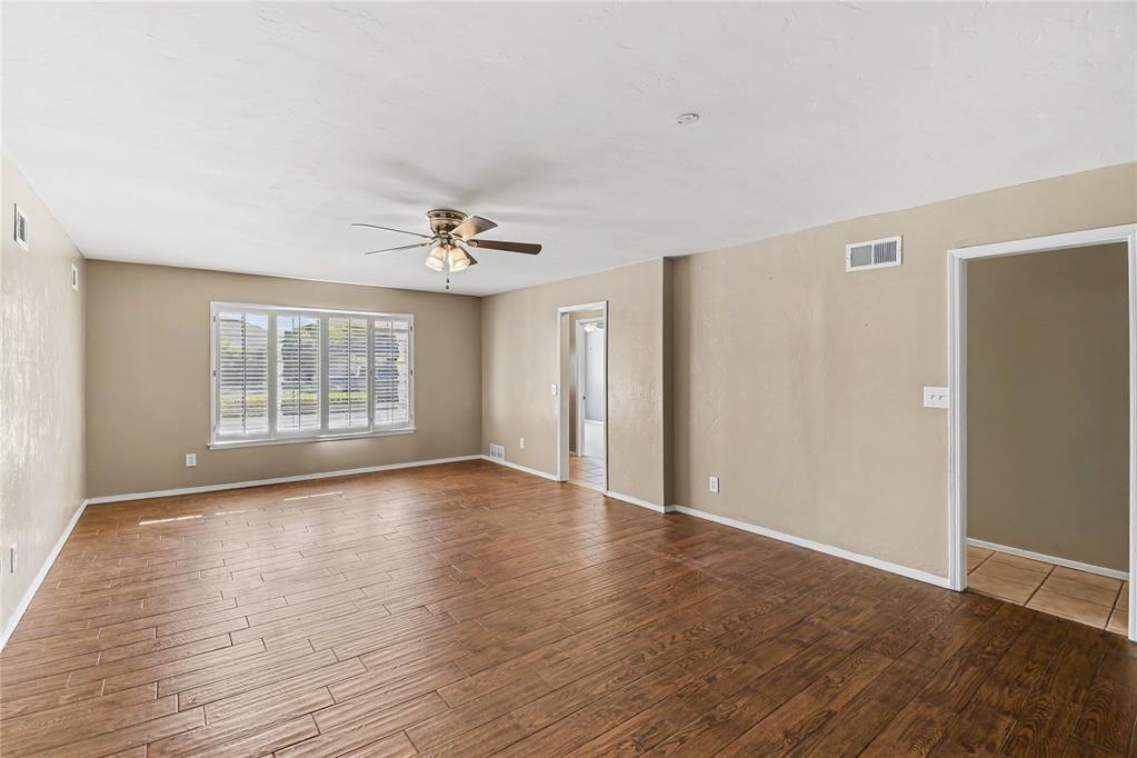 5001 N Vermont Avenue Property Photo 6