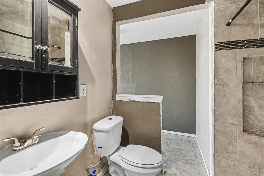 5001 N Vermont Avenue Property Photo 16