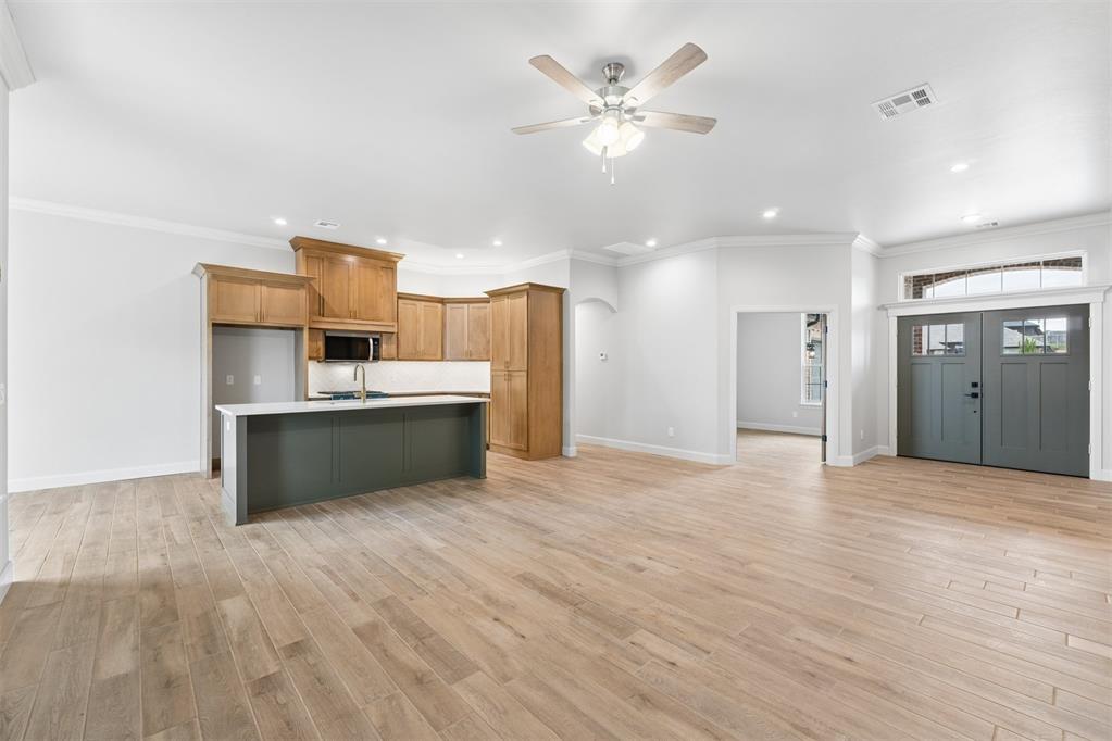 2132 Santa Monica Street Property Photo 4