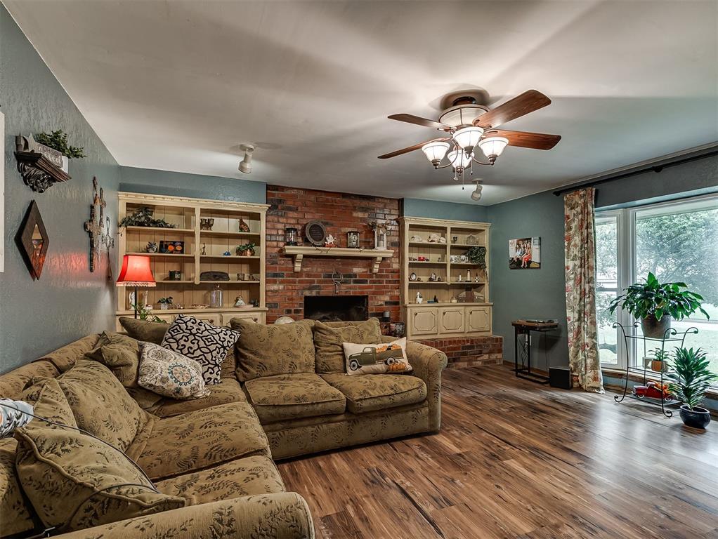 2336 Appleway Street Property Photo 6