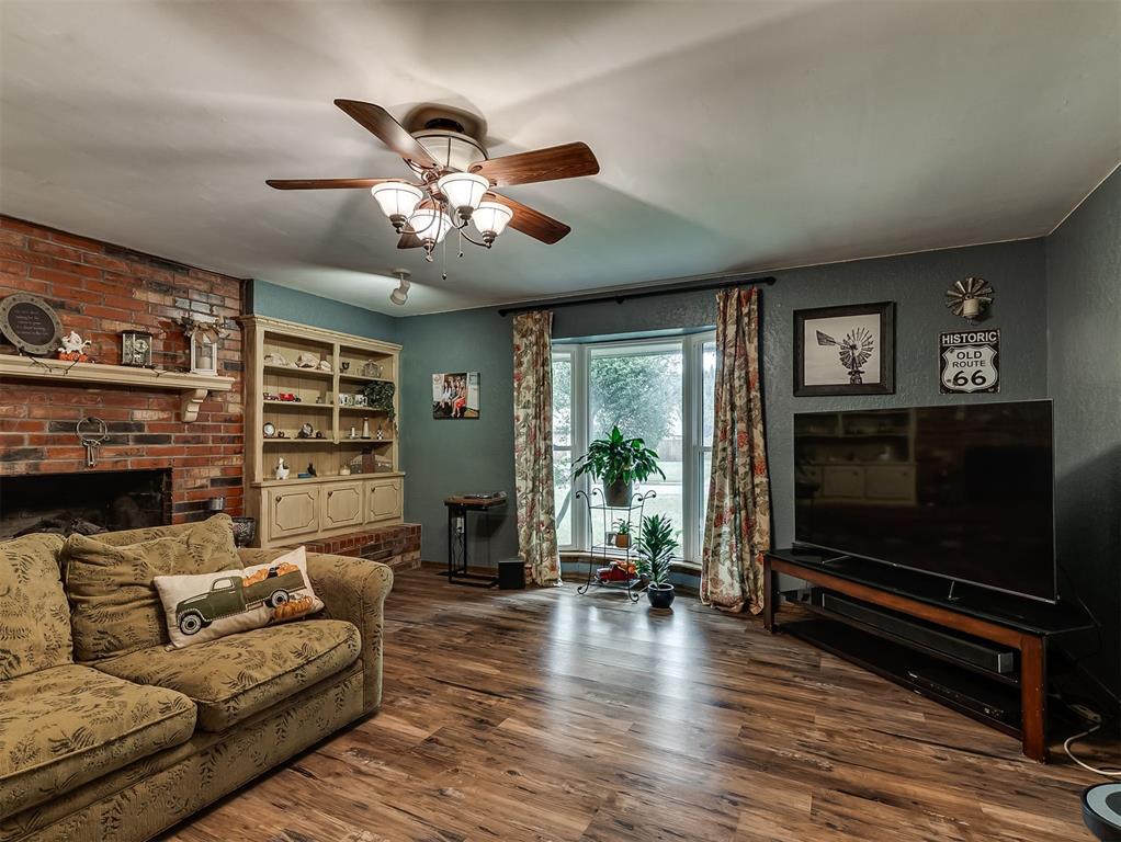 2336 Appleway Street Property Photo 7