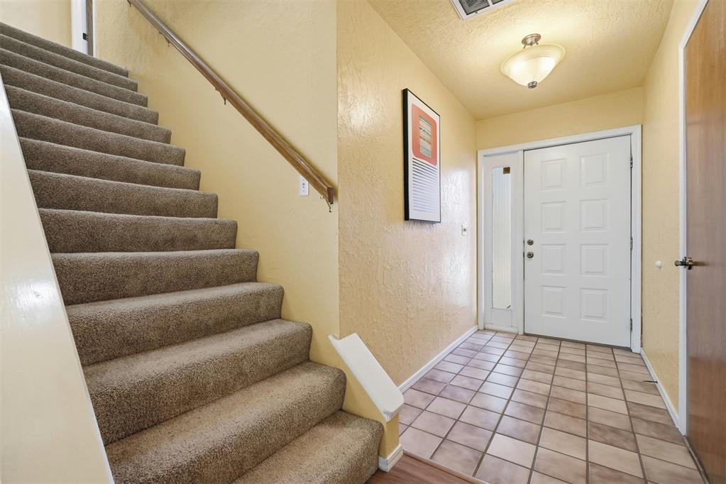 1011 Mockingbird Lane Property Photo 4
