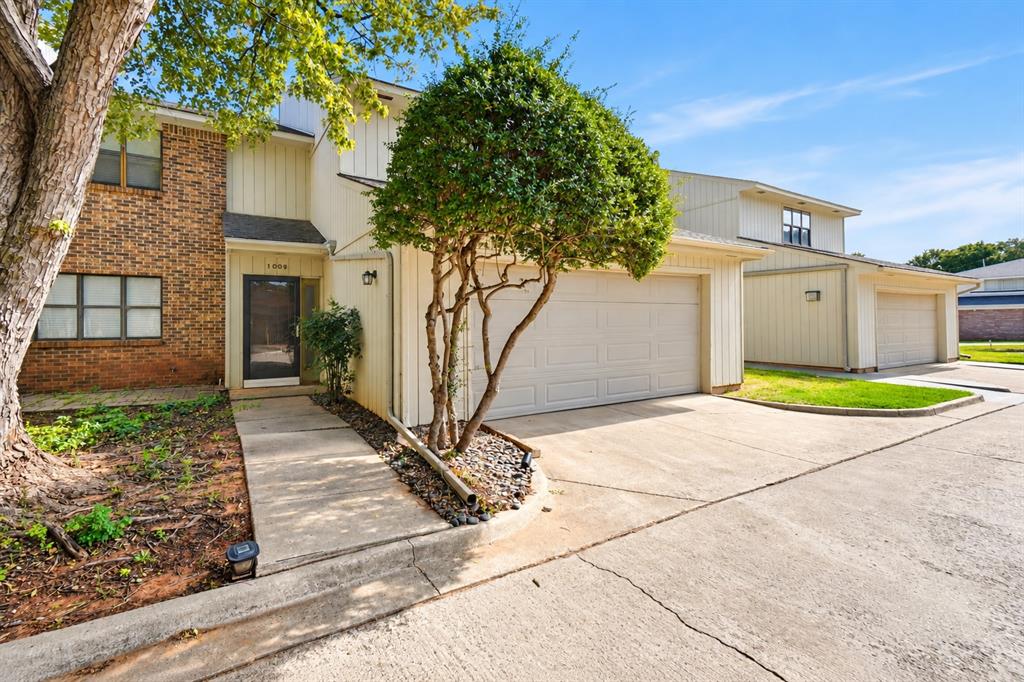 1009 Mockingbird Lane Property Photo 1