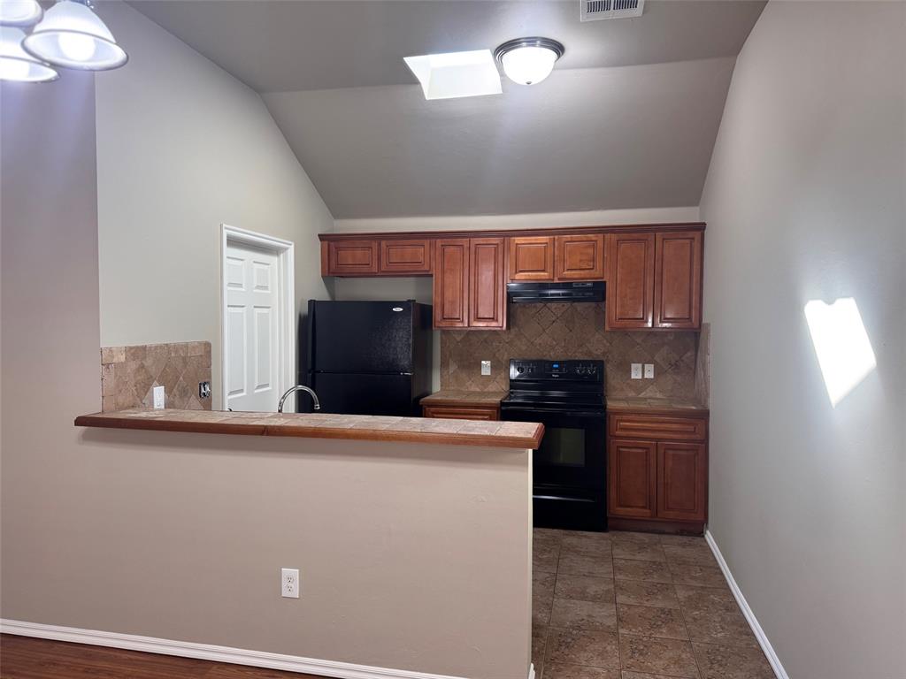 12701 Edison Drive Property Photo 8