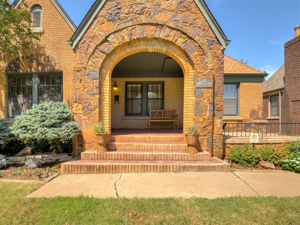 217 Edgemere Court Property Photo 3