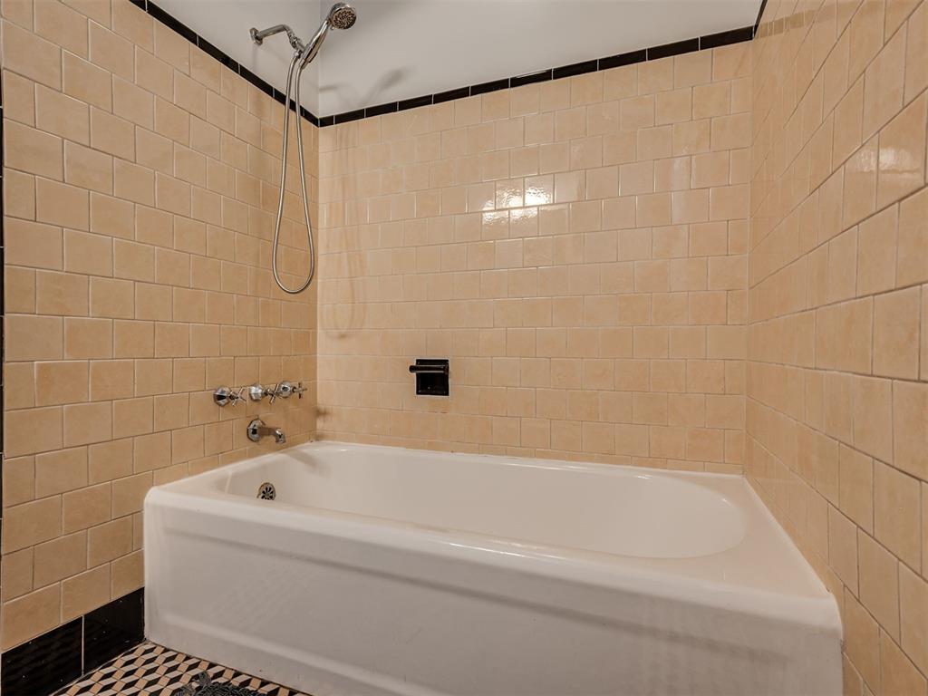 217 Edgemere Court Property Photo 34
