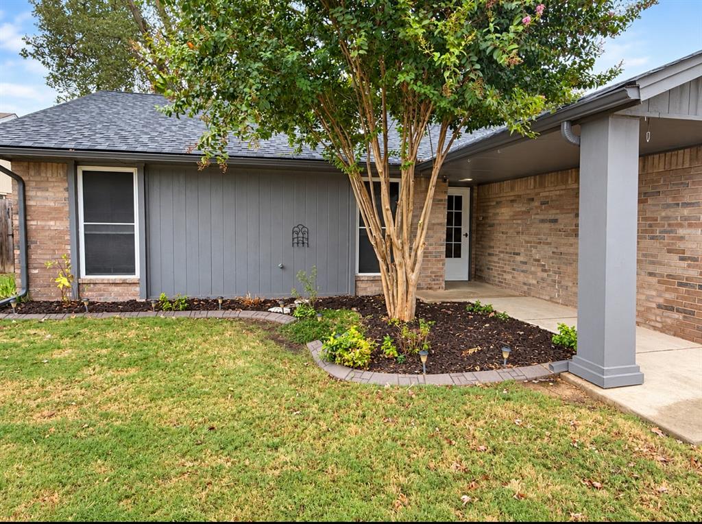816 N Stout Circle Property Photo 3