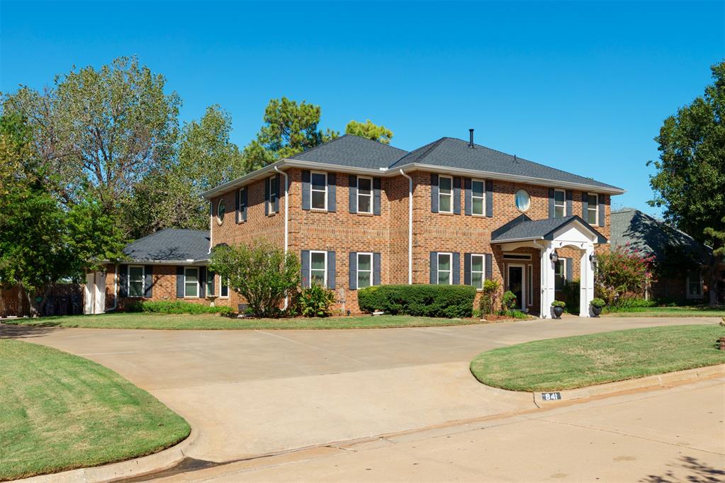 841 Nw Glenlake Drive Property Photo 2