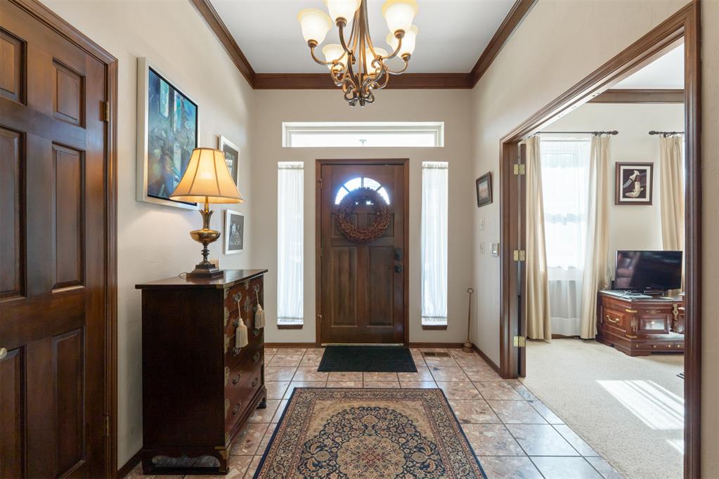 841 Nw Glenlake Drive Property Photo 3