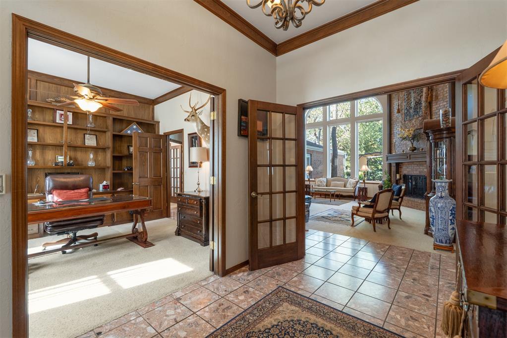 841 Nw Glenlake Drive Property Photo 4