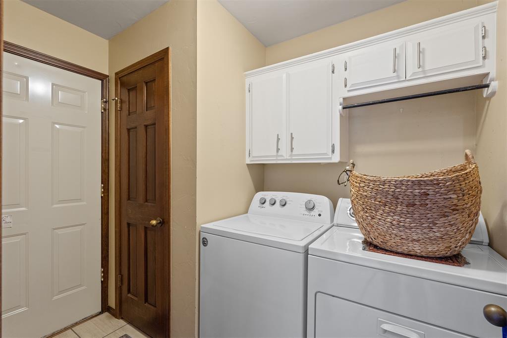 841 Nw Glenlake Drive Property Photo 16