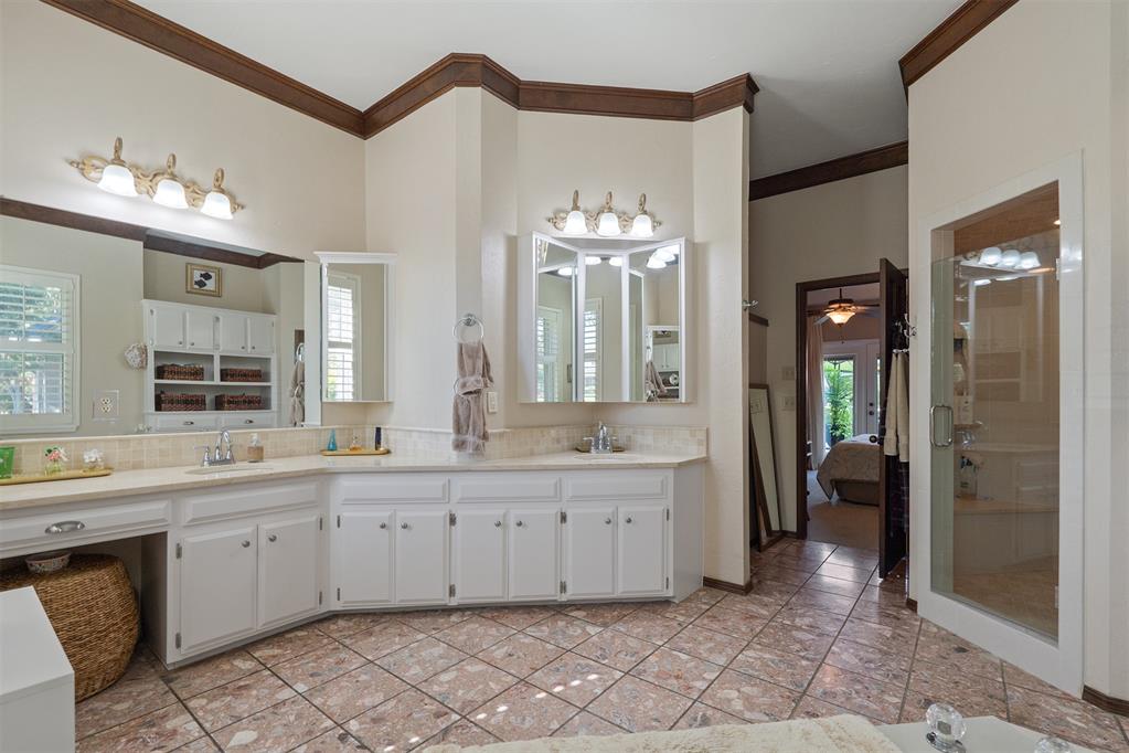 841 Nw Glenlake Drive Property Photo 20