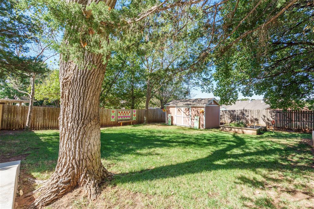 841 Nw Glenlake Drive Property Photo 36