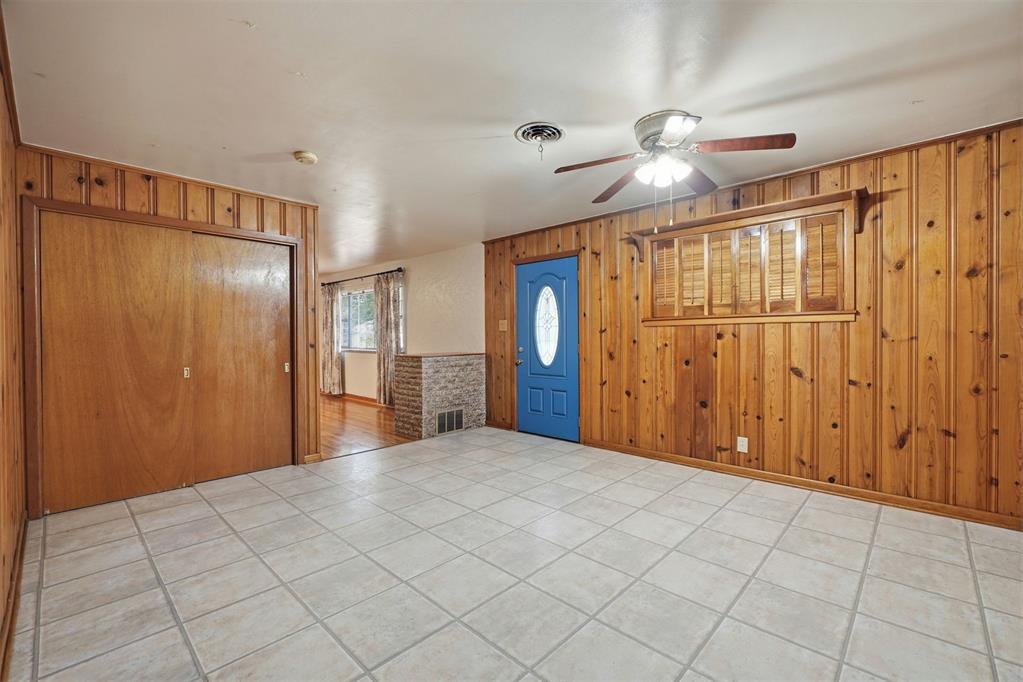 916 N Byers Avenue Property Photo 5