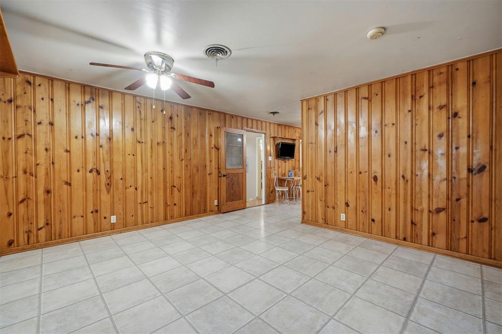 916 N Byers Avenue Property Photo 6