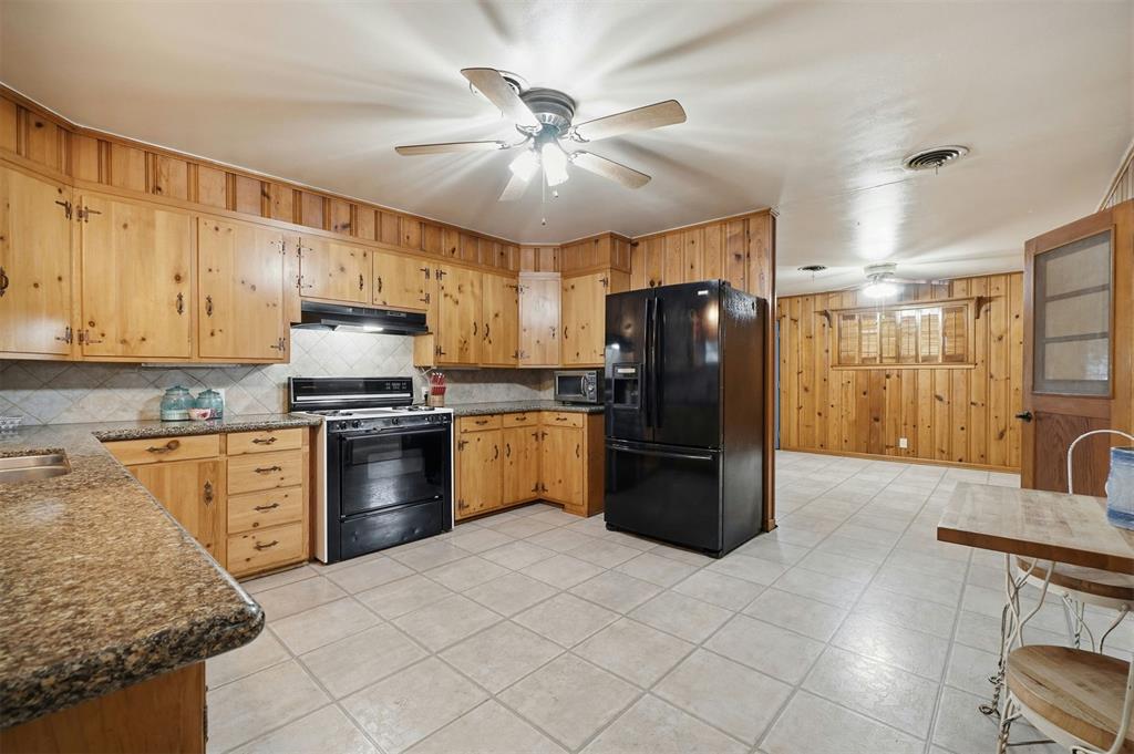 916 N Byers Avenue Property Photo 7