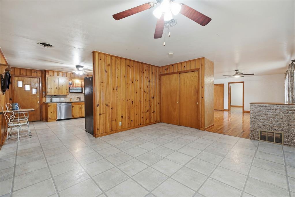 916 N Byers Avenue Property Photo 8