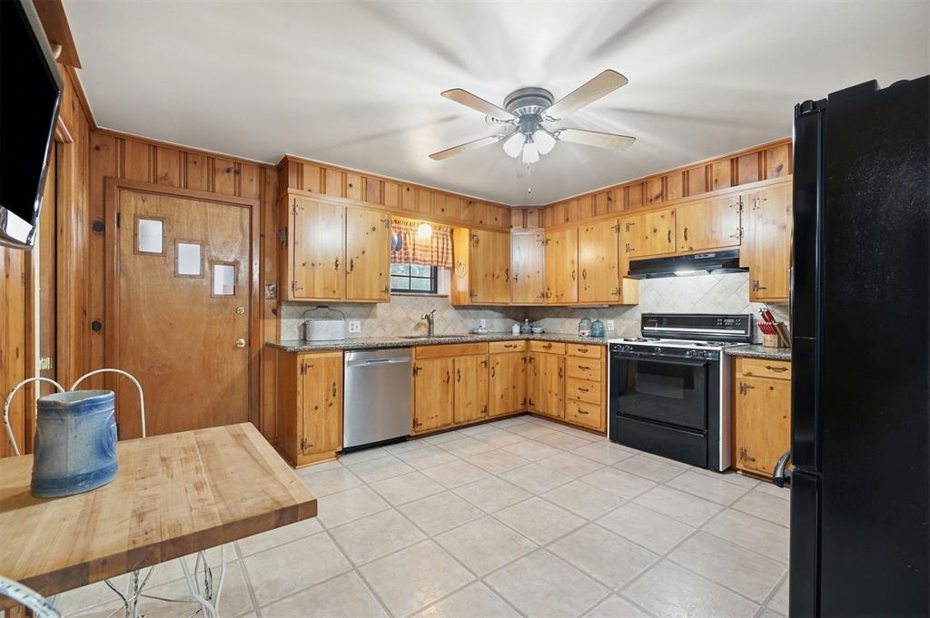 916 N Byers Avenue Property Photo 10