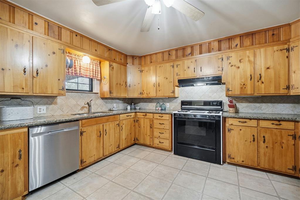 916 N Byers Avenue Property Photo 11